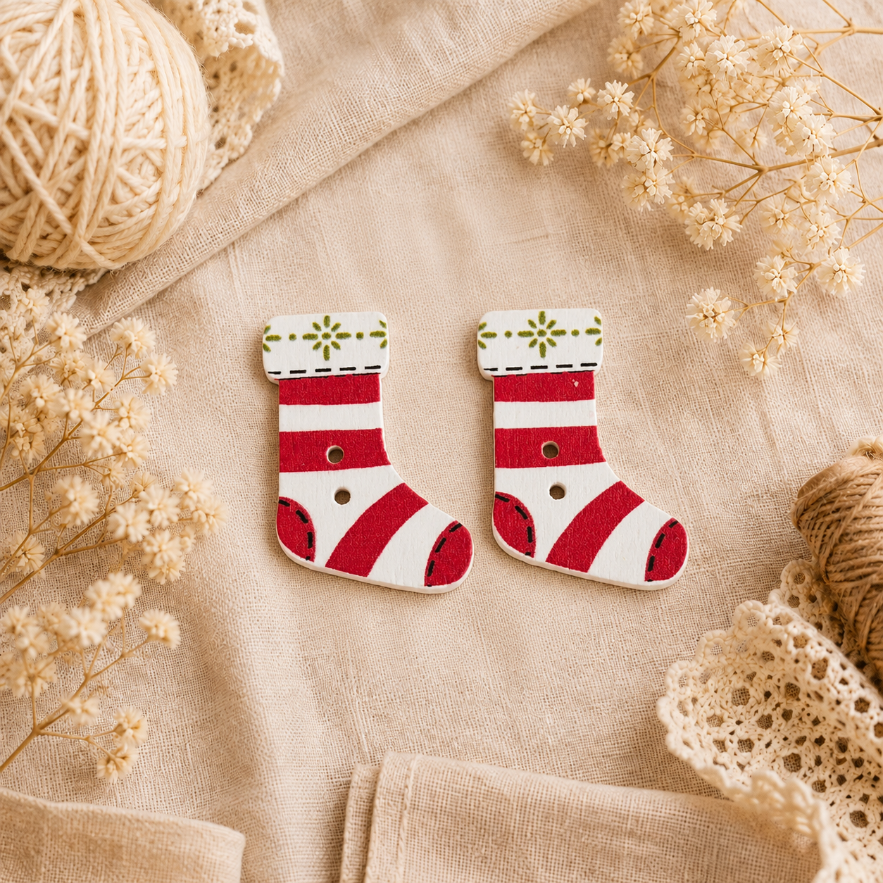 Boutons en bois « Chaussette de Noël - Rouge »