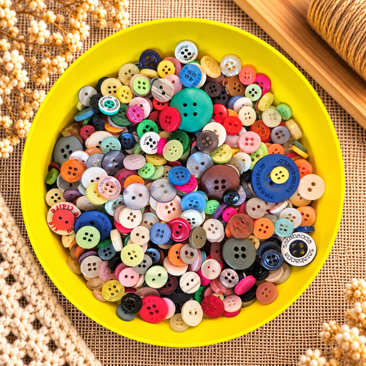 Boutons en plastique « Mélange coloré / Ronds avec inscription »
